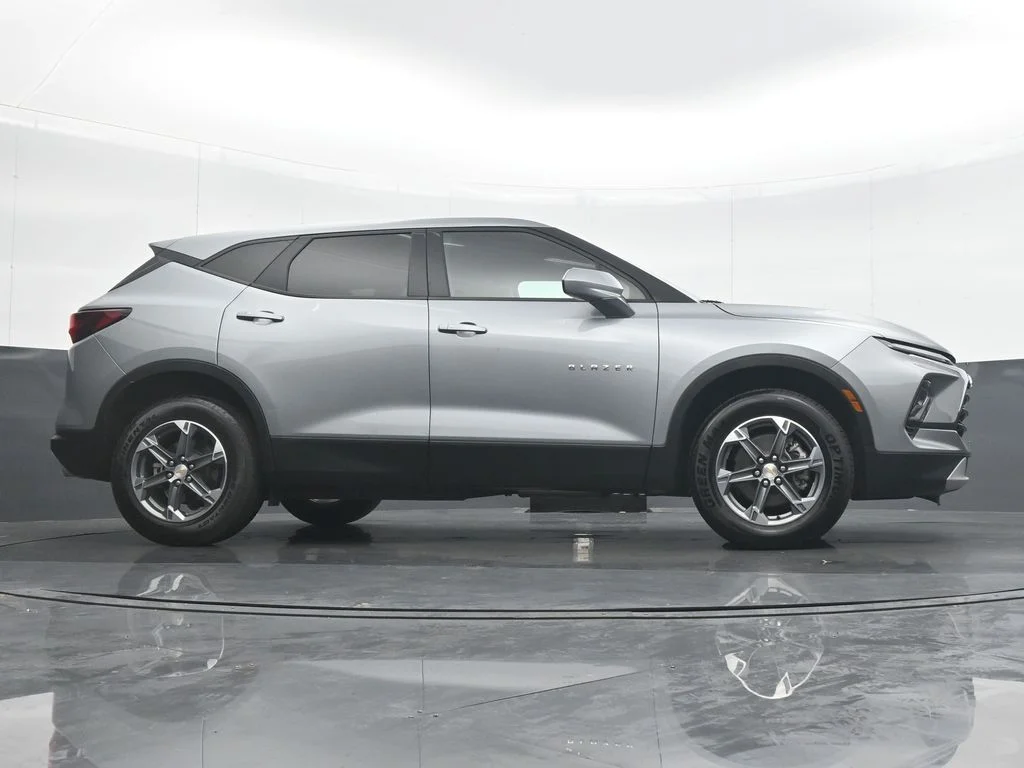 Used 2025 Gray Chevrolet LT image 31
