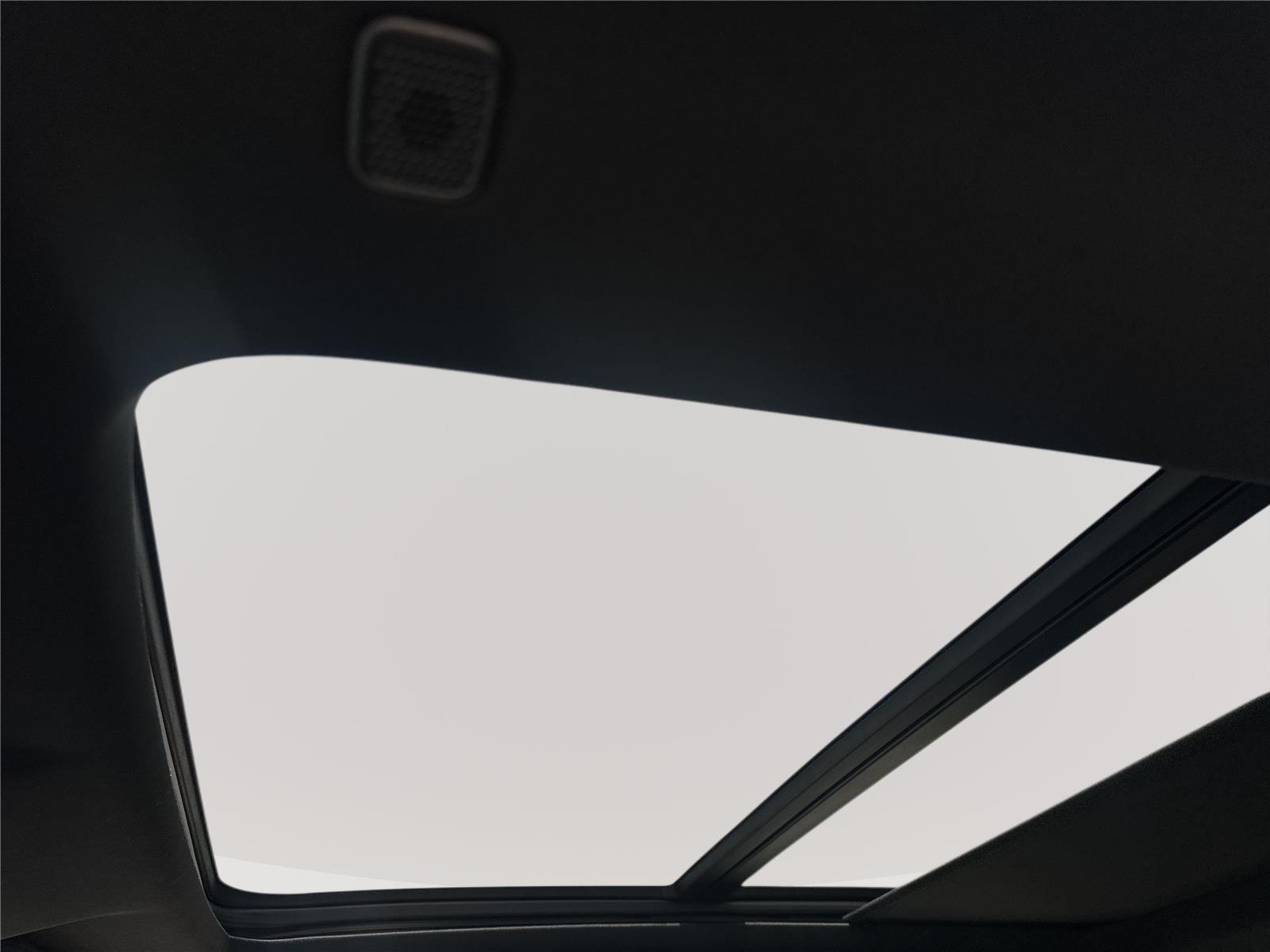 New 2026 Wind Chill Pearl <sup>1</sup> Toyota  Platinum image 9
