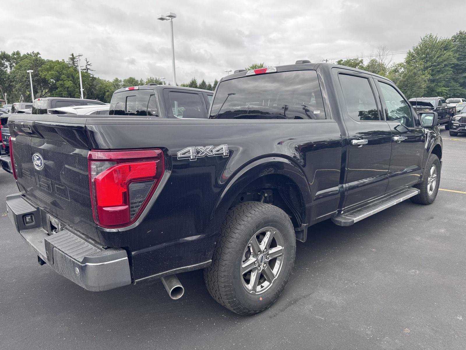 Used 2024 Agate Black Ford  image 4