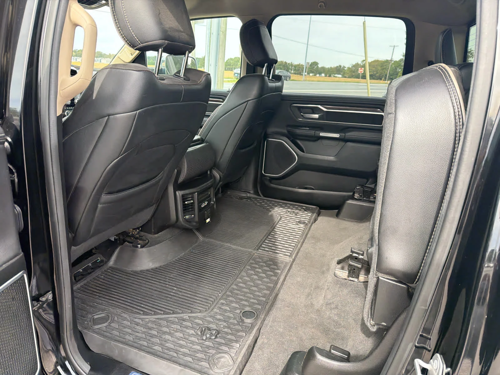 Used 2020 Diamond Black Crystal Pearlcoat Ram Laramie image 19