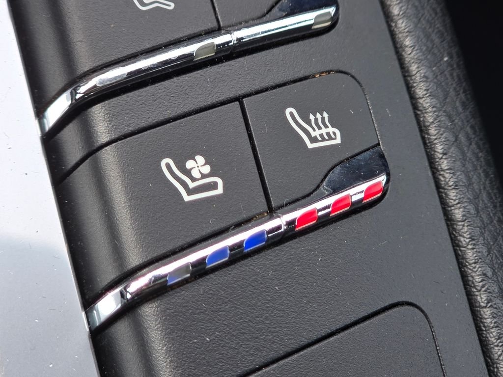 Used 2020  Porsche S image 12