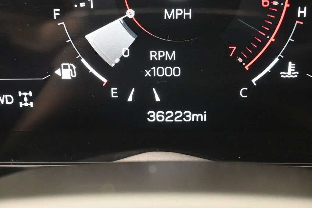 2025 GMC Yukon Denali - Photo 30