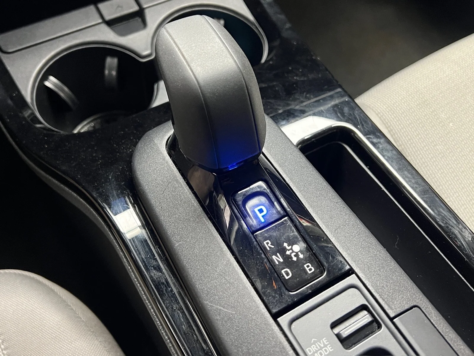 Used 2024 Cutting Edge (1l0) Toyota LE image 18
