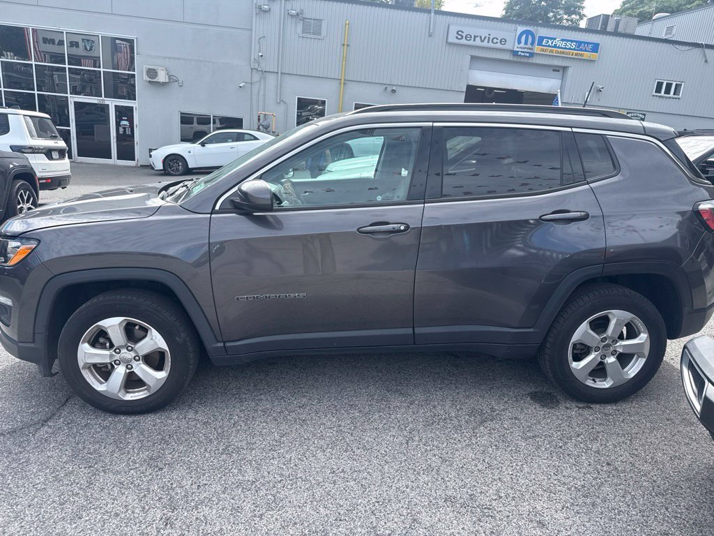 Used 2019 Gray Jeep Latitude image 3