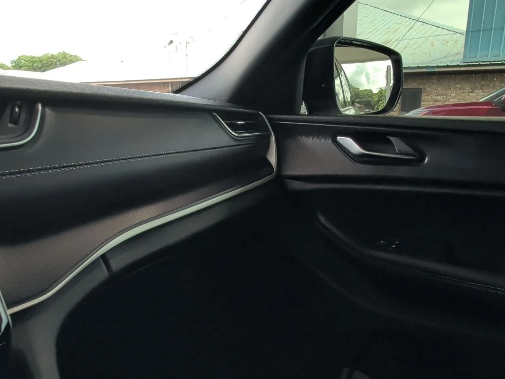Used 2025 White Jeep Altitude X image 4