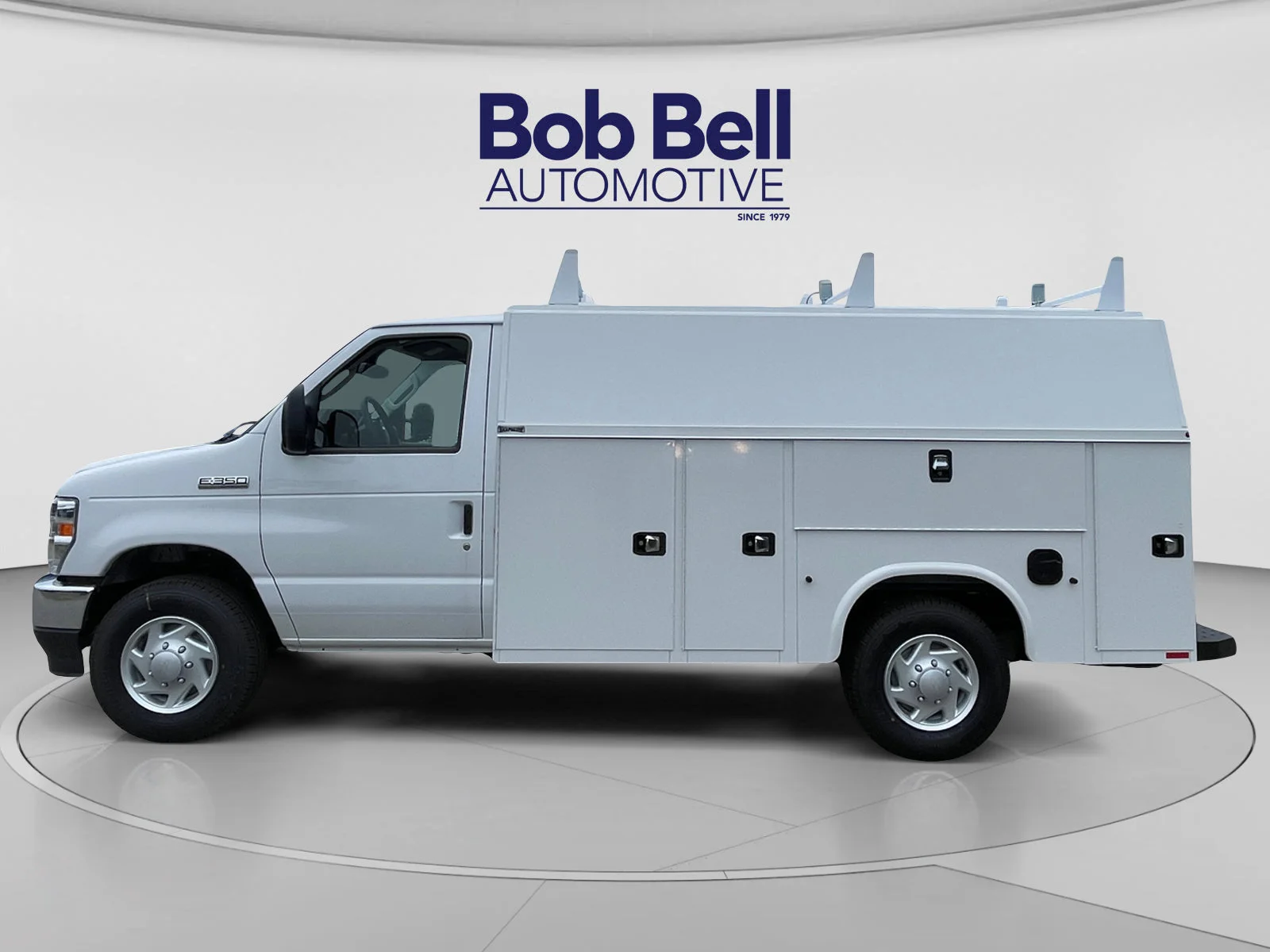 New 2027 Oxford White Ford E-350 SRW image 2