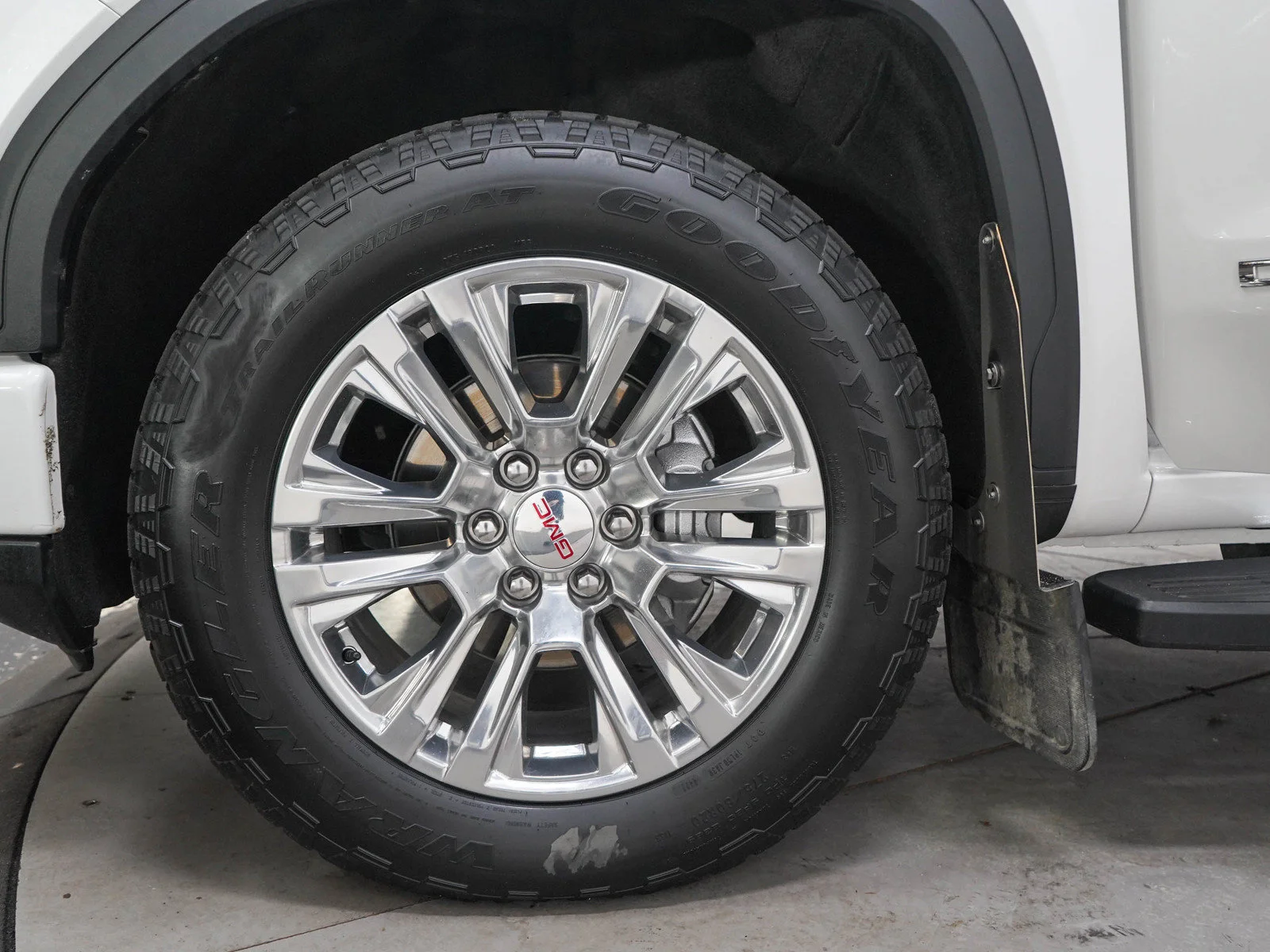 Used 2023 White Frost GMC Denali image 30