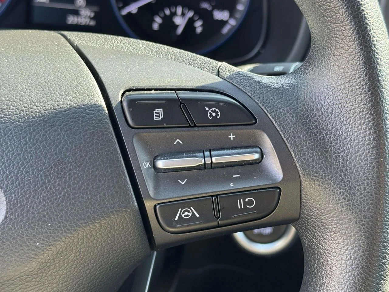 Used 2023 Cyber Silver w/Black Roof Hyundai SEL image 19