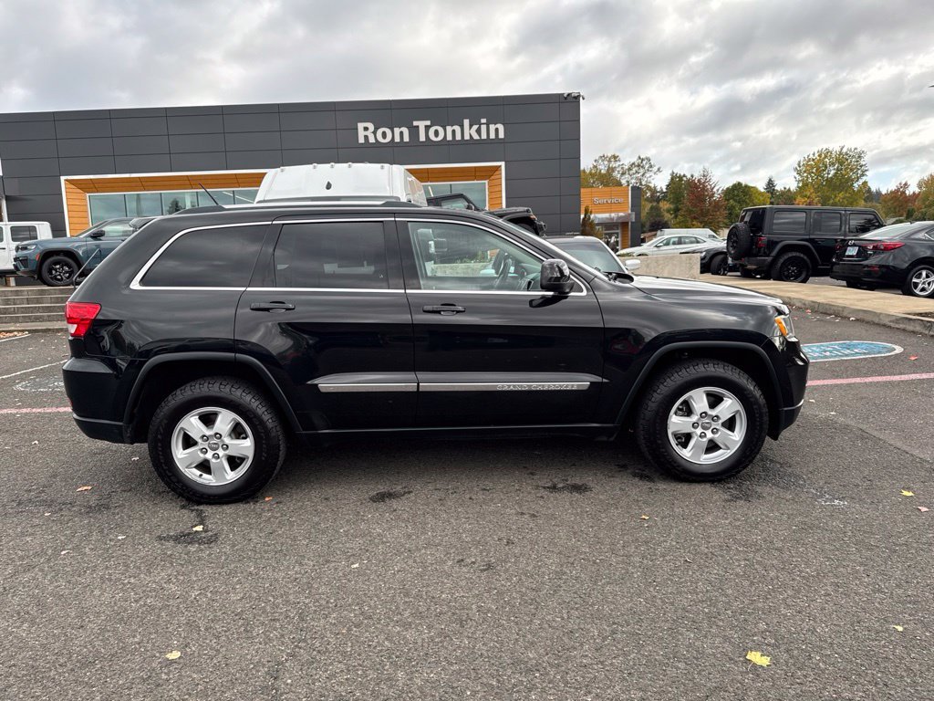 Used 2013 Brilliant Black Crystal Pearlcoat Jeep Laredo image 10