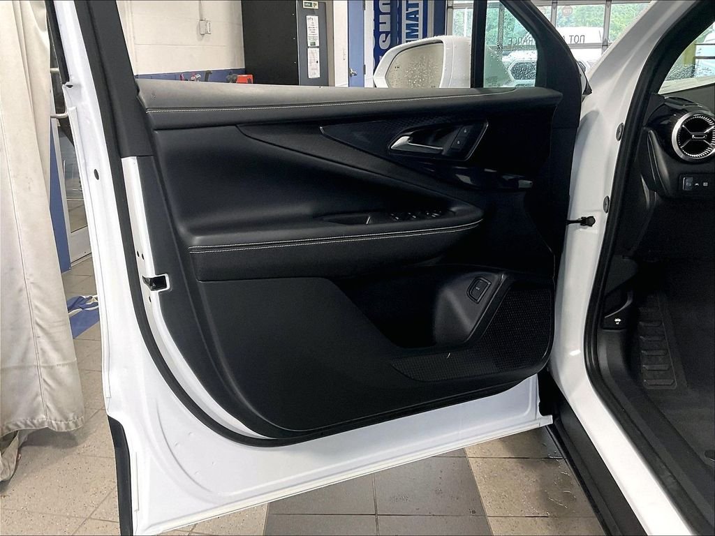 Used 2024 White Chevrolet LT image 9
