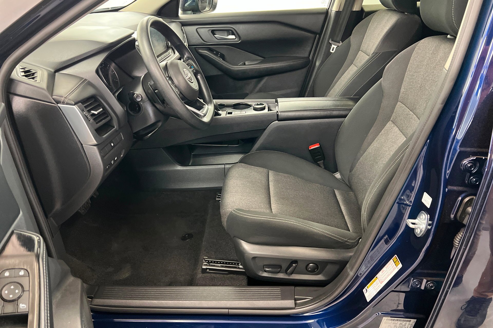 Used 2024 Deep Ocean Blue Pearl Nissan SV image 18