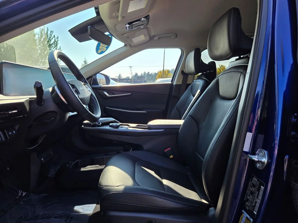 Used 2023 Yacht Blue Kia Wind image 20