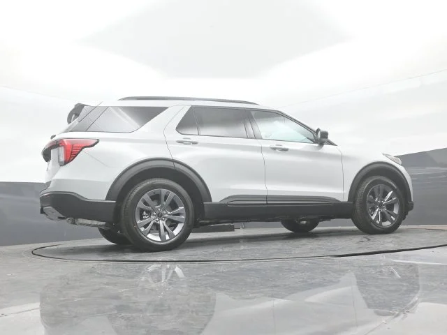 New 2027 Avalanche Gray Ford Active image 25