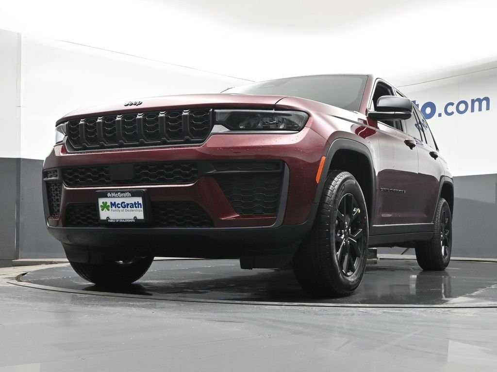 New 2026 Velvet Red Pearl-Coat Exterior Paint Jeep Altitude image 7