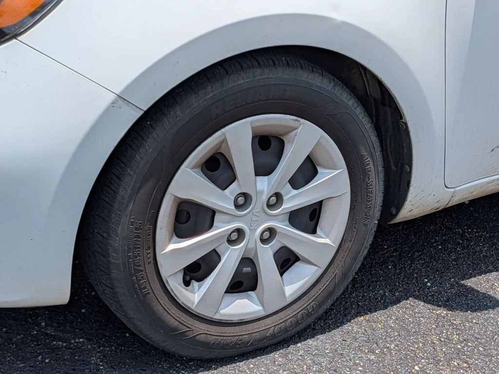 Used 2014 White Kia LX image 6