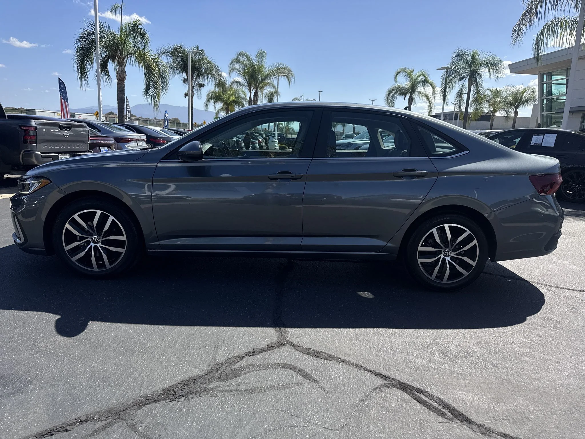 Certified Used 2025 Platinum Gray Metallic Volkswagen SE image 4