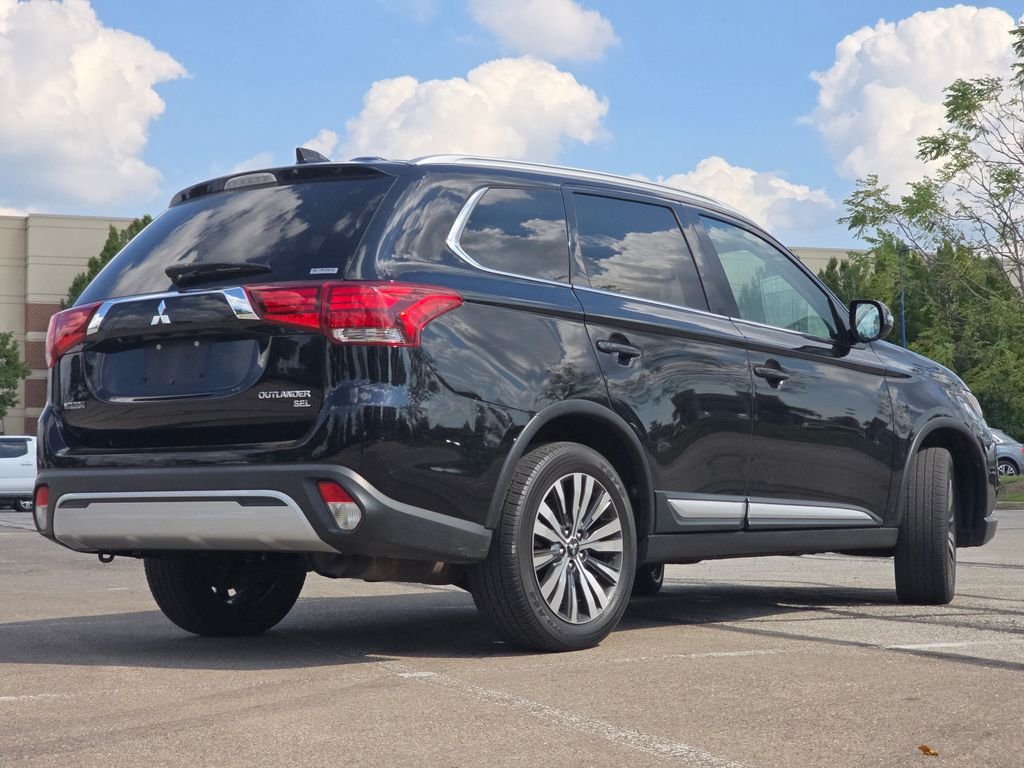 Used 2019 Labrador Black Metallic Mitsubishi  image 13