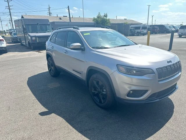 Used 2020 Silver Jeep Latitude Plus image 11