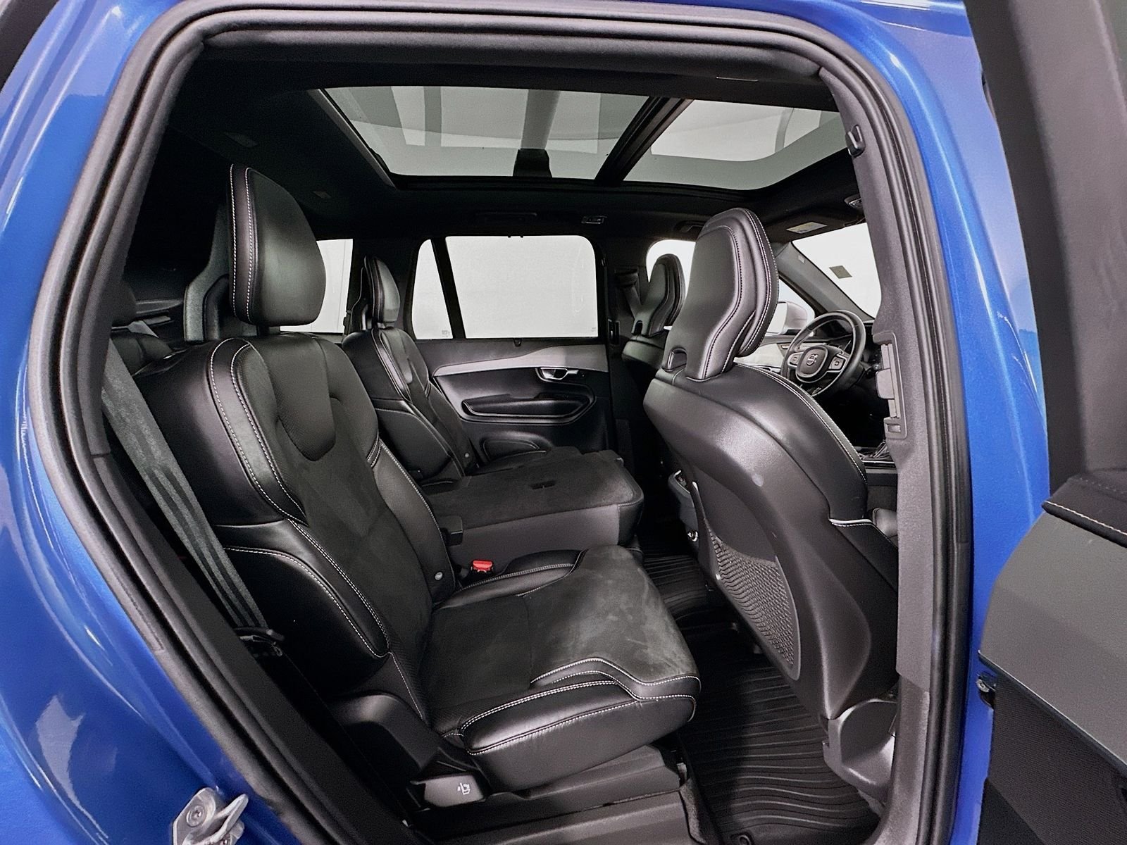 Used 2019 Blue Metallic Volvo T6 R-Design image 30