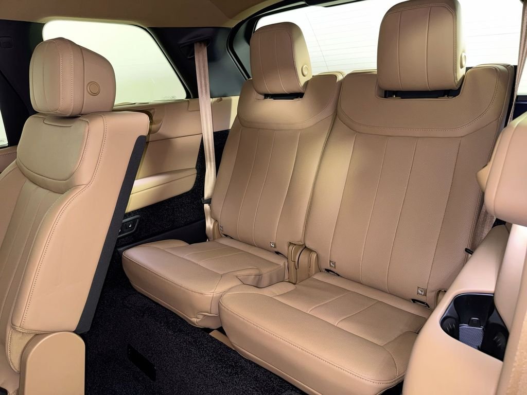 New 2026 Belgravia Green Land Rover SE LWB image 22