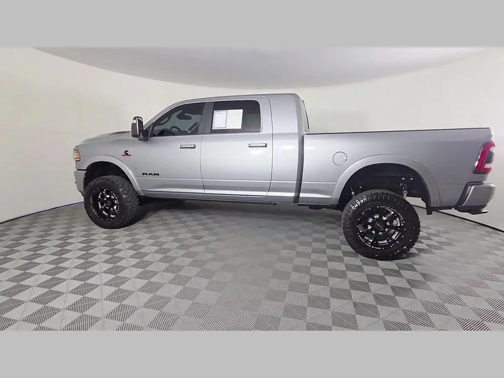 Used 2024 Billet Silver Metallic Clearcoat Ram Laramie image 51