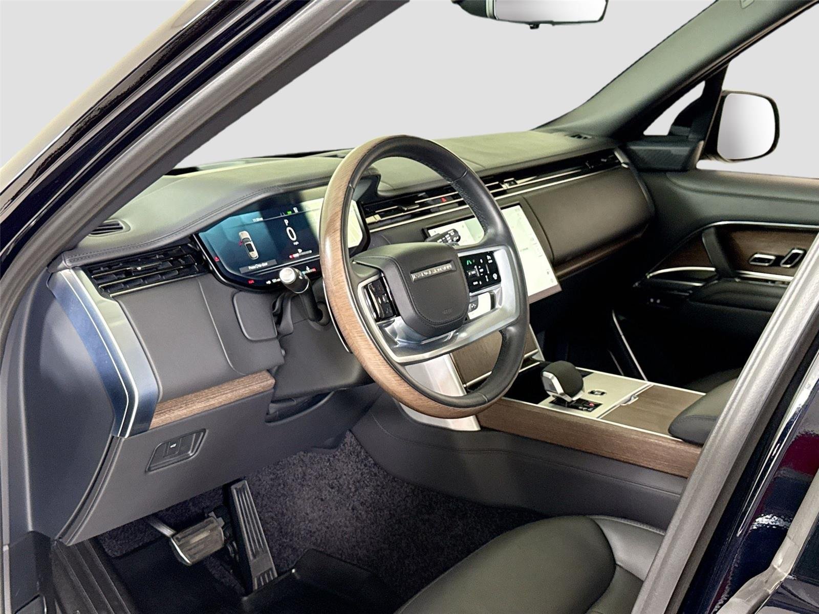 Used 2024 Ligurian Black SV Bespoke Ultra Metallic Gloss Land Rover Autobiography | Meridian 3D Sound | Rear TVs image 15