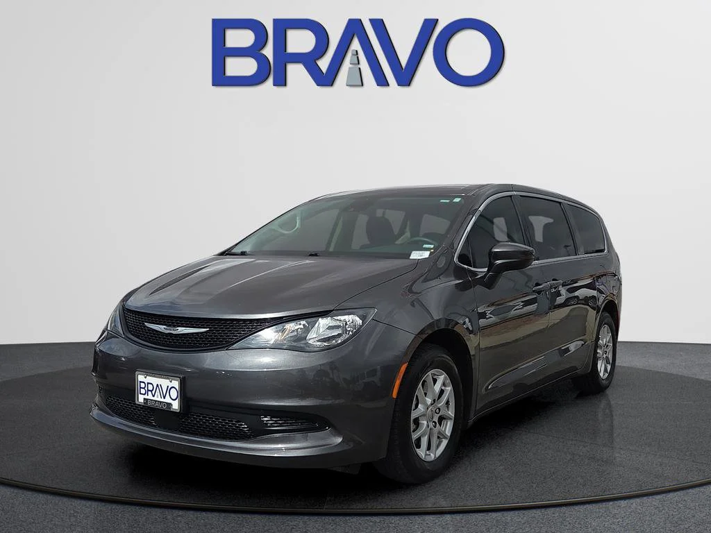 2023 Chrysler Voyager LX's photo