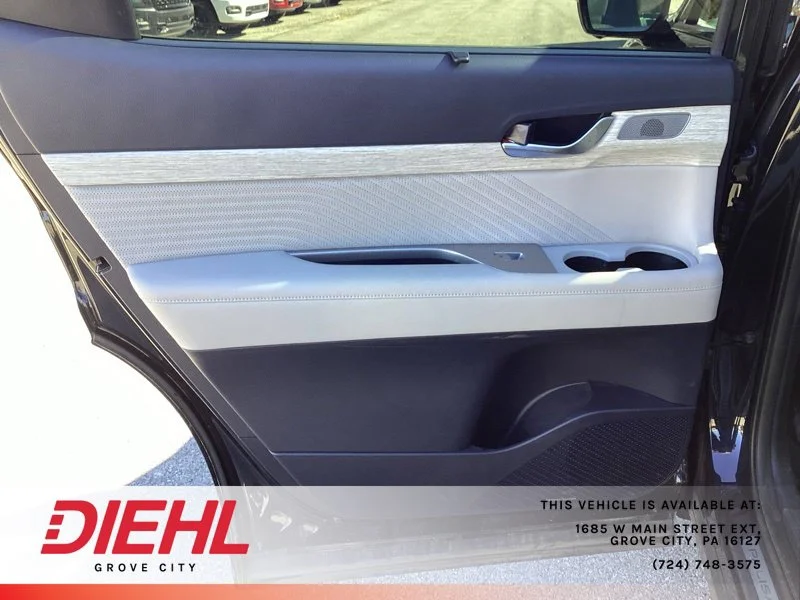Used 2023 White Hyundai Calligraphy image 11