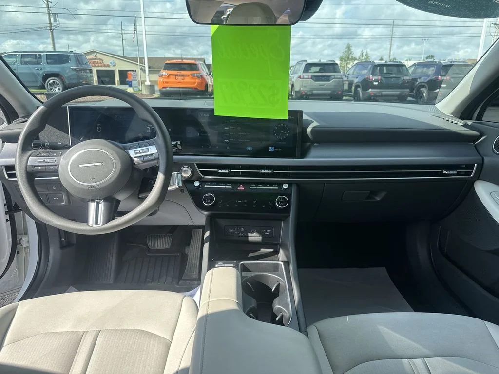 Used 2024 White Hyundai SEL image 10