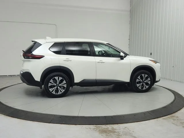 Used 2022 White Nissan SV image 9