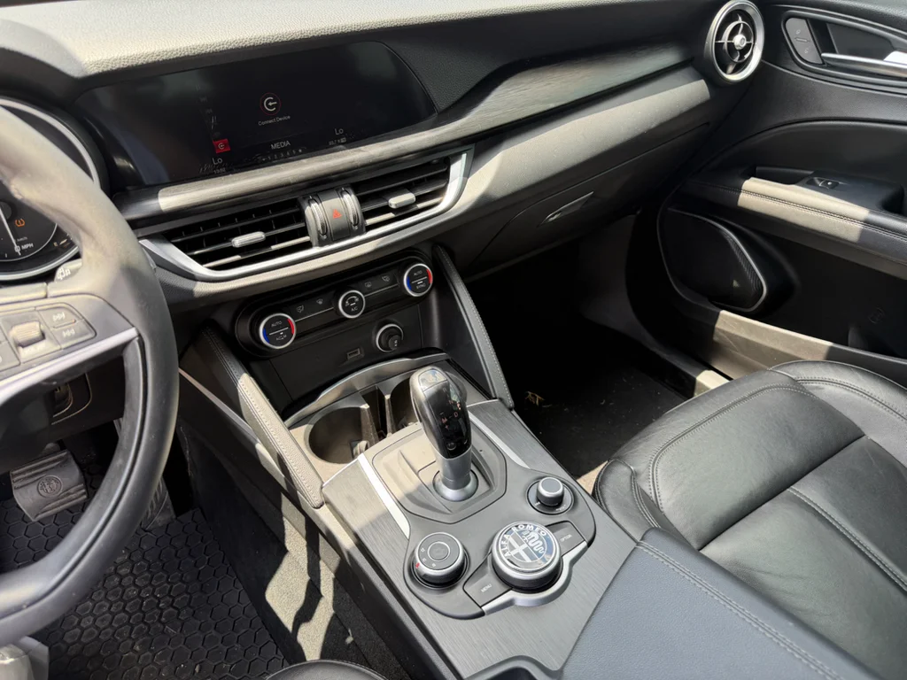 Used 2018 Alfa White Alfa Romeo Base image 16