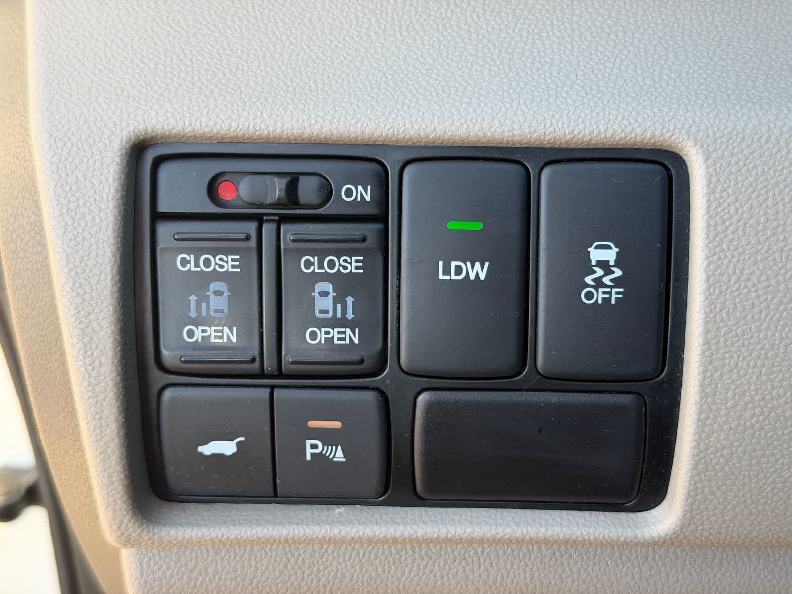 Used 2016 White Honda Touring Elite image 17