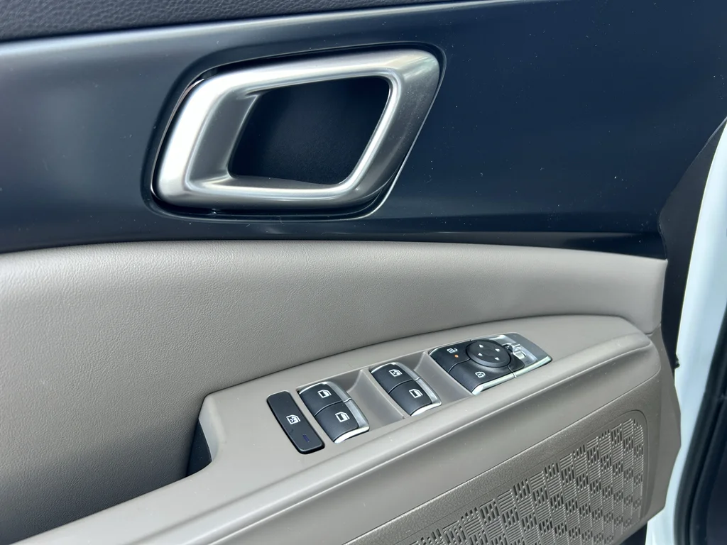 New 2026 Snow White Kia LXS image 15