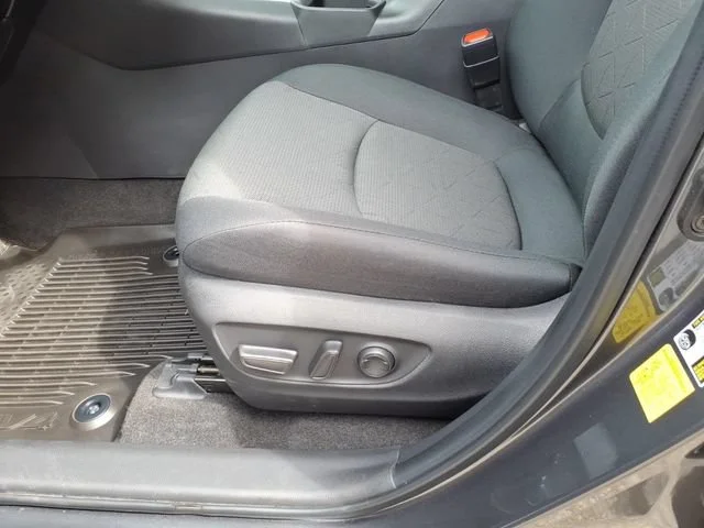 2023 Toyota RAV4 XLE - Photo 15