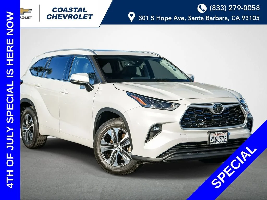 Used 2022 Beige Toyota XLE image 1