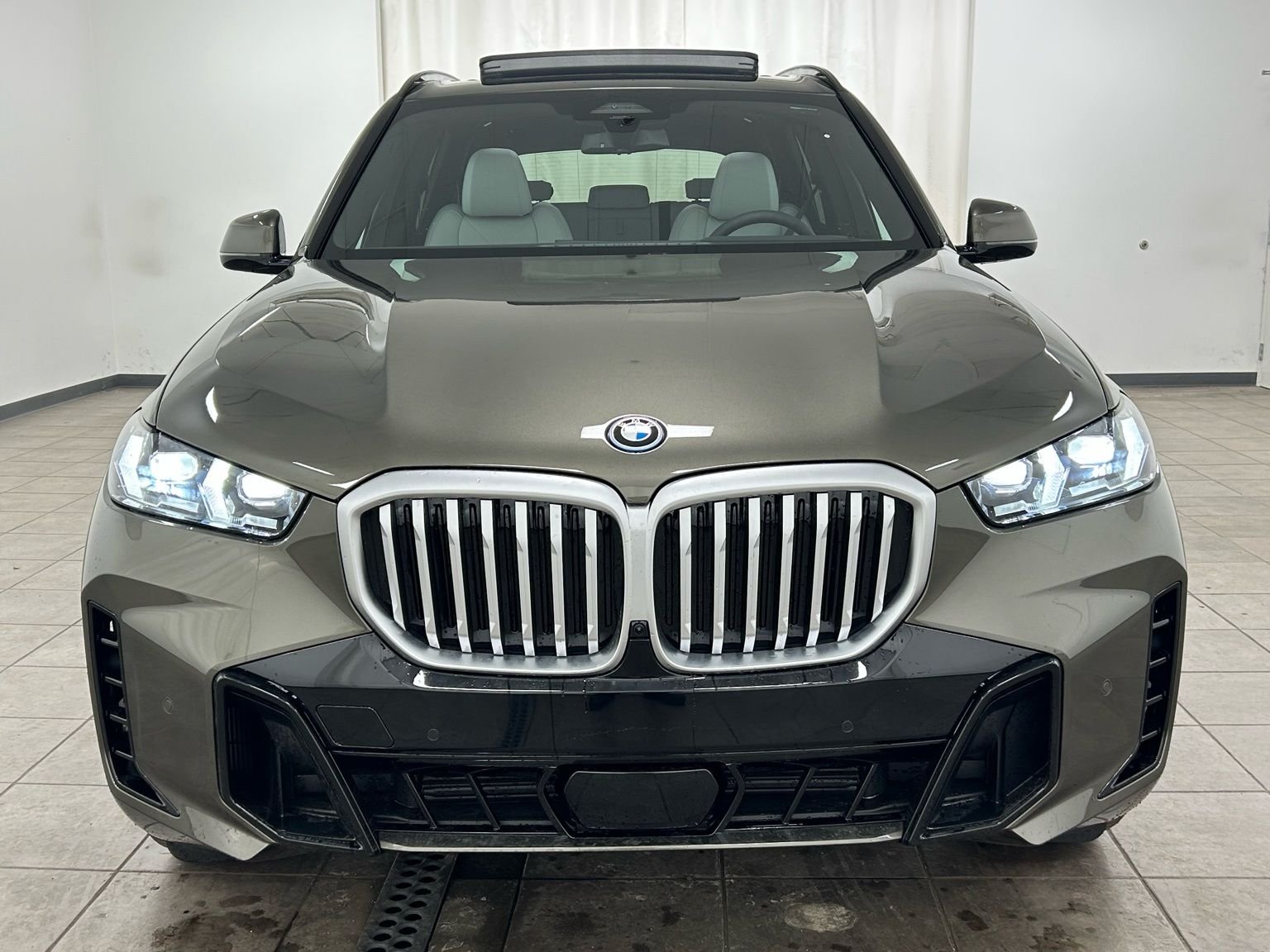 New 2026 Manhattan Green Metallic BMW xDrive50e image 11