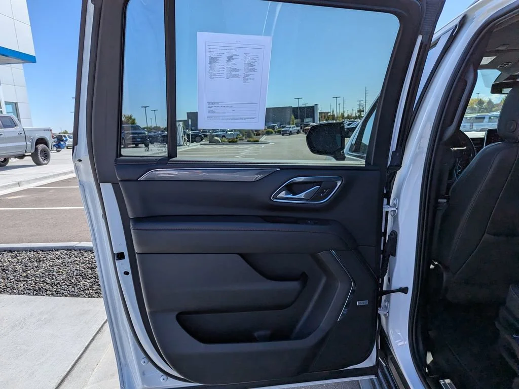 2023 Chevrolet Suburban RST - Photo 30
