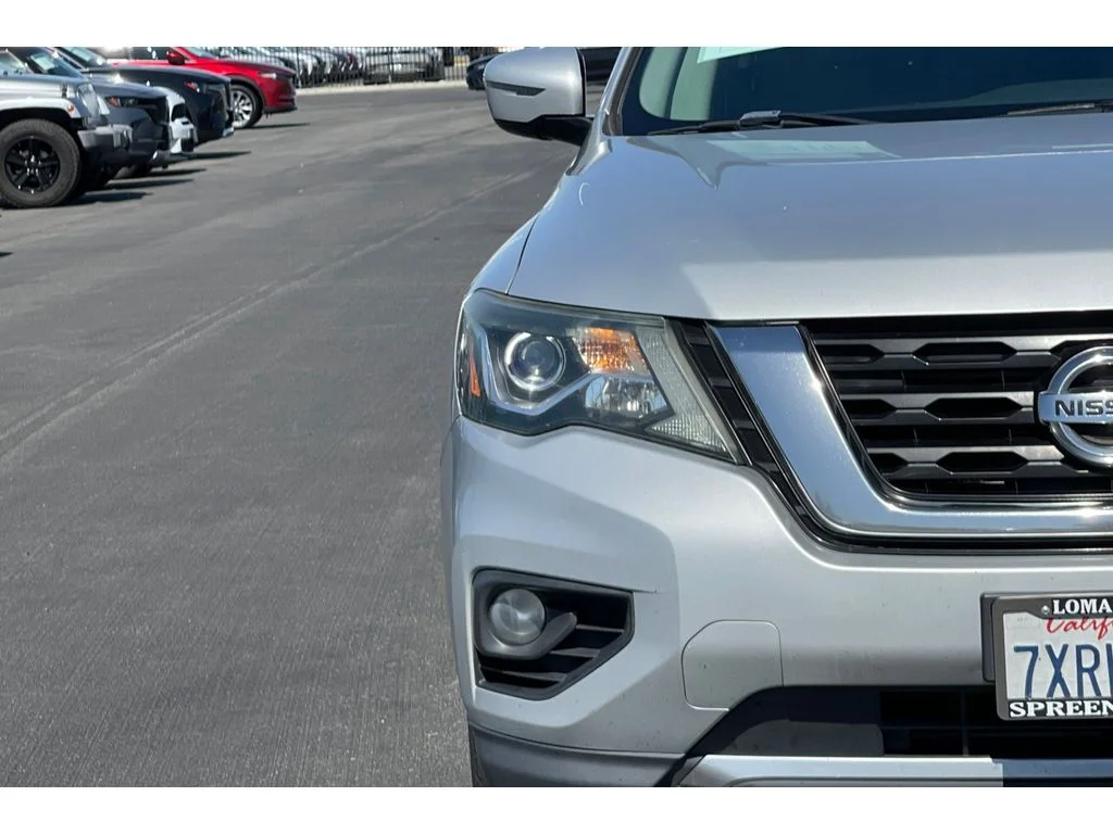 Used 2017 Brilliant Silver Metallic Nissan SV image 18