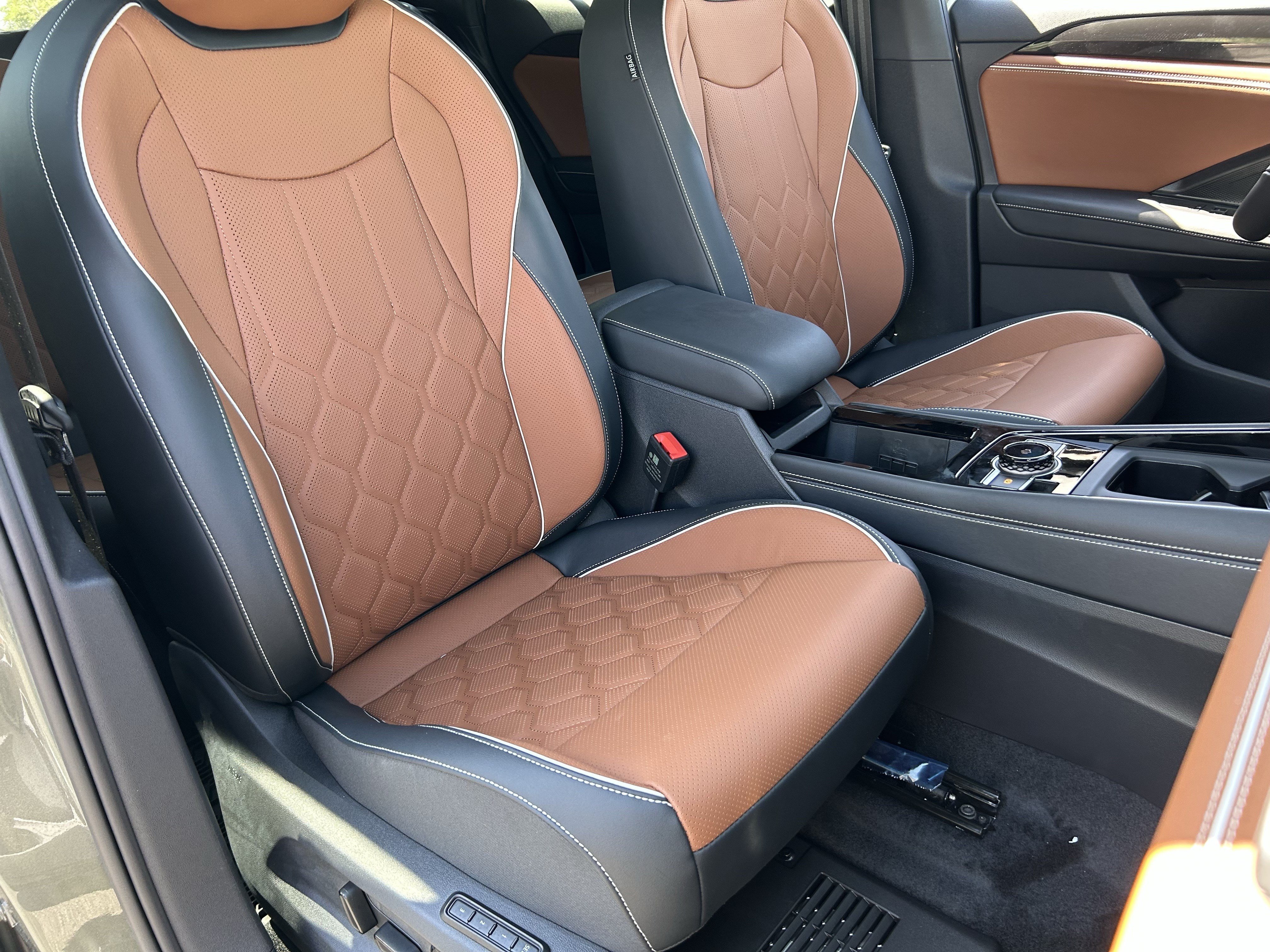 New 2026 Avocado Green w/Deep Black Roof Volkswagen SEL R-Line Turbo image 6