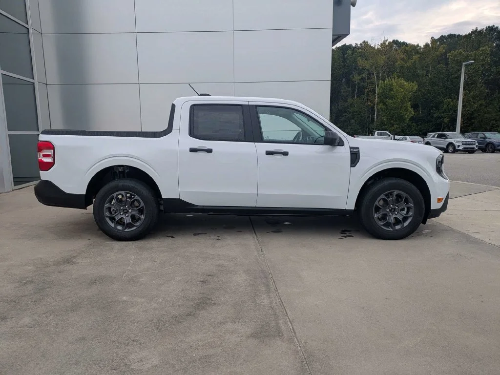 New 2026 White Ford XLT image 3