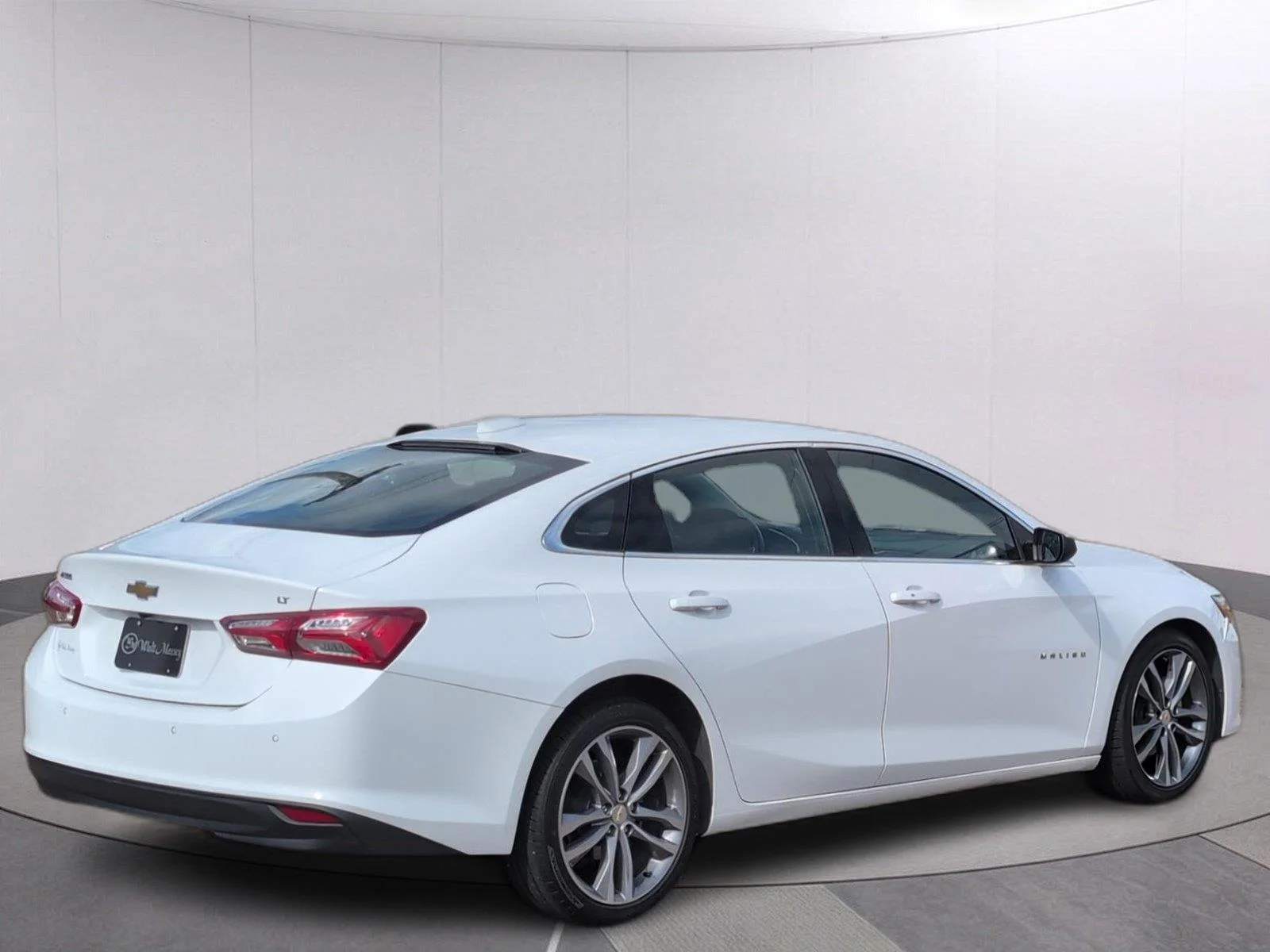 Used 2024 Summit White Chevrolet 2LT image 6