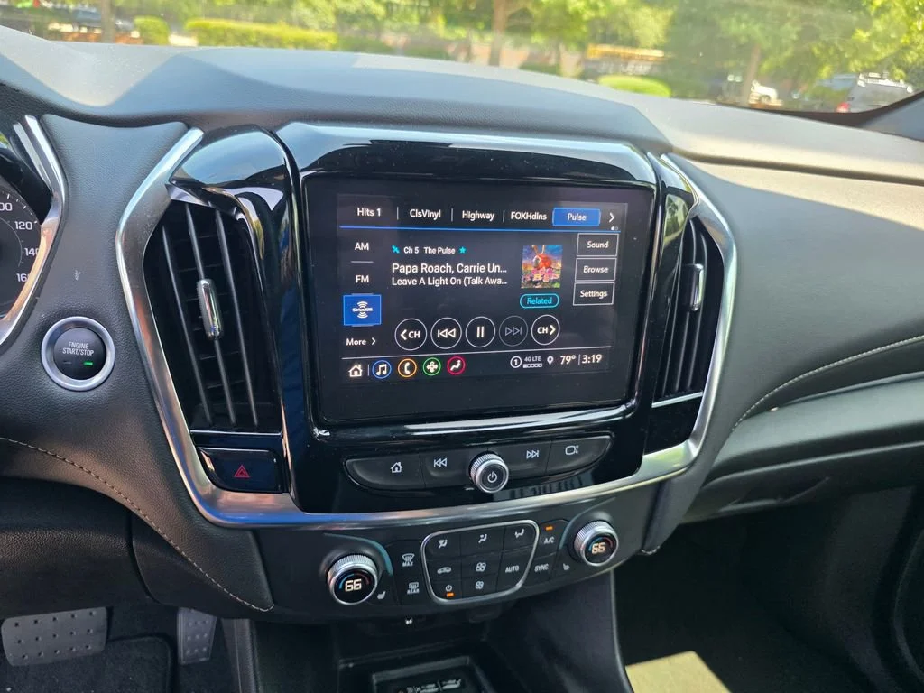 Used 2023 Iridescent Pearl Tricoat Chevrolet LT Leather image 17