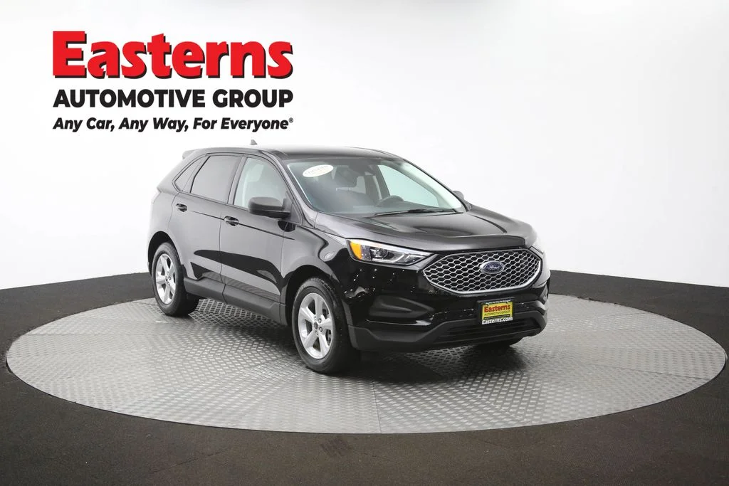 Used 2023 Black Ford SE image 48