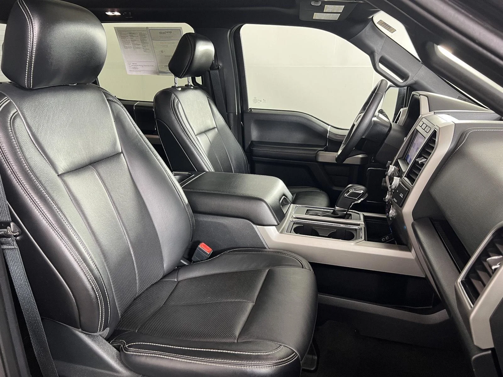 Used 2020 Agate Black Ford LARIAT image 31