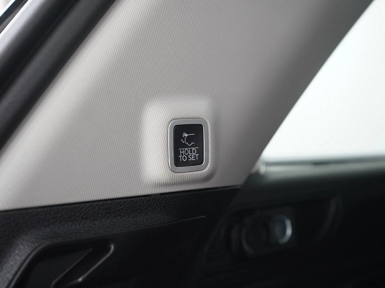 Used 2023 Diamond Black Crystal Pearlcoat Jeep Limited image 11