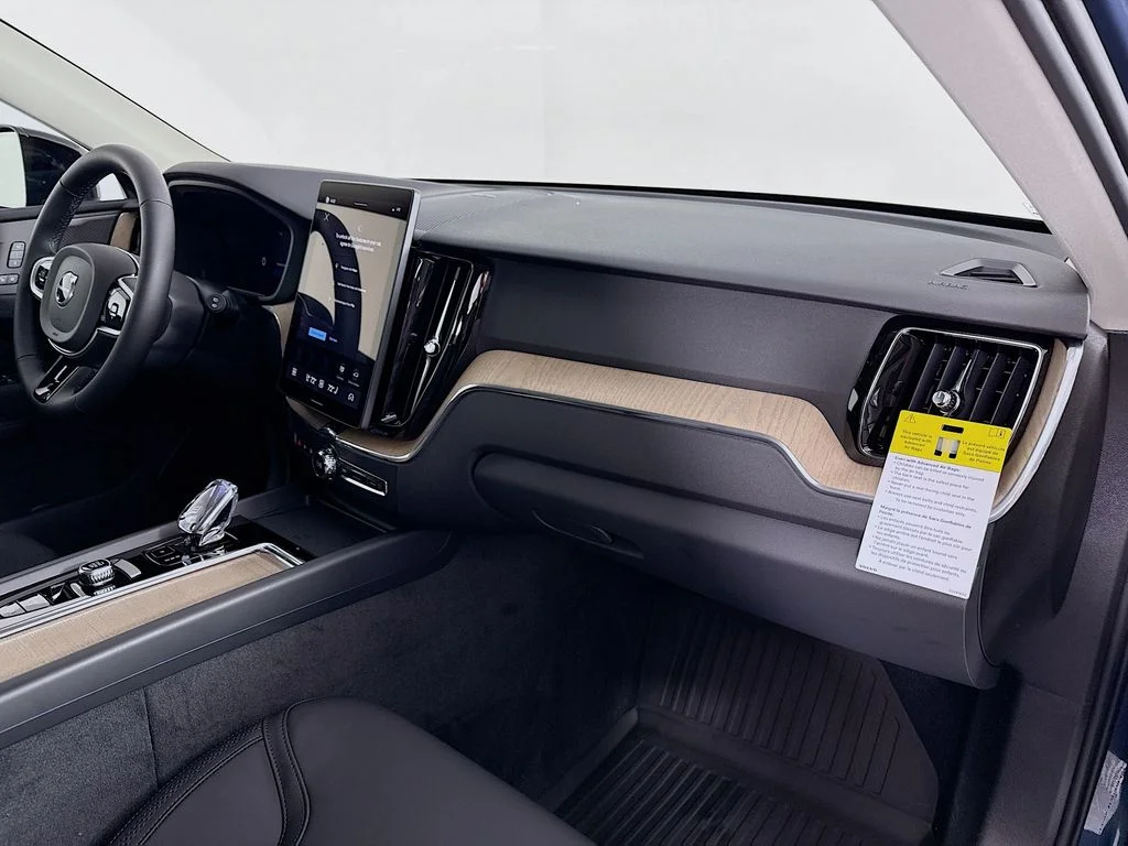 2026 Volvo XC60 Plus - Photo 25