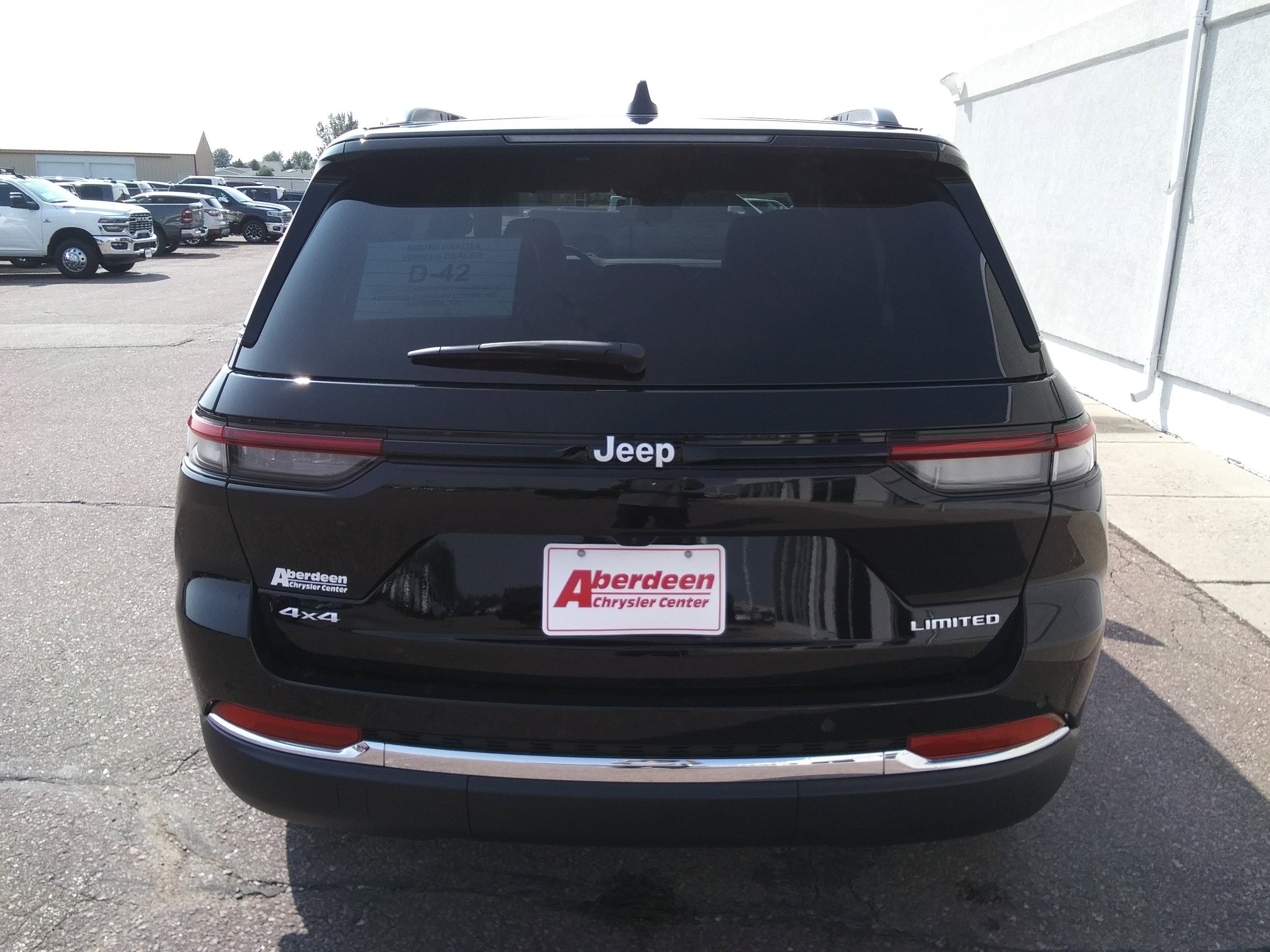 2025 Jeep Grand Cherokee Limited photo 2