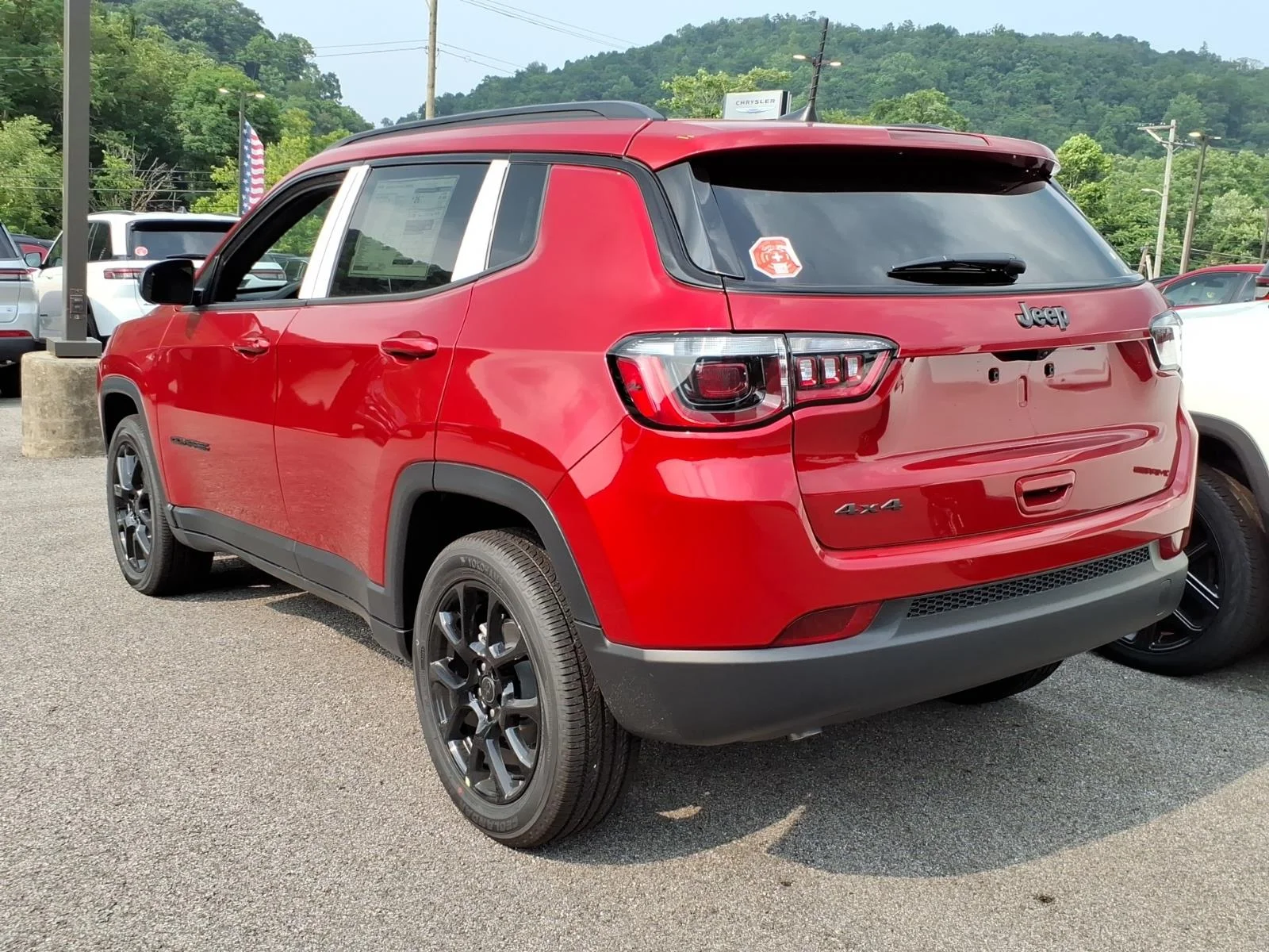 New 2026 Red Hot Pearl-Coat Exterior Paint Jeep Latitude image 3