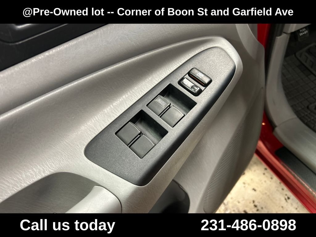 Used 2015 Red Toyota Base image 16