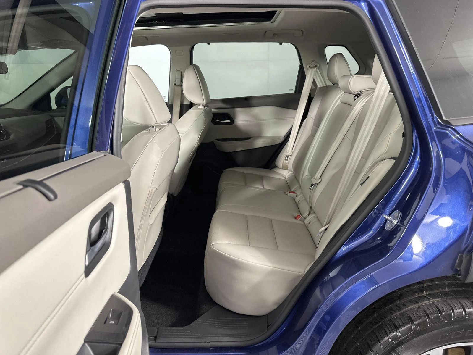 Used 2022 Caspian Blue Metallic Nissan SV image 26